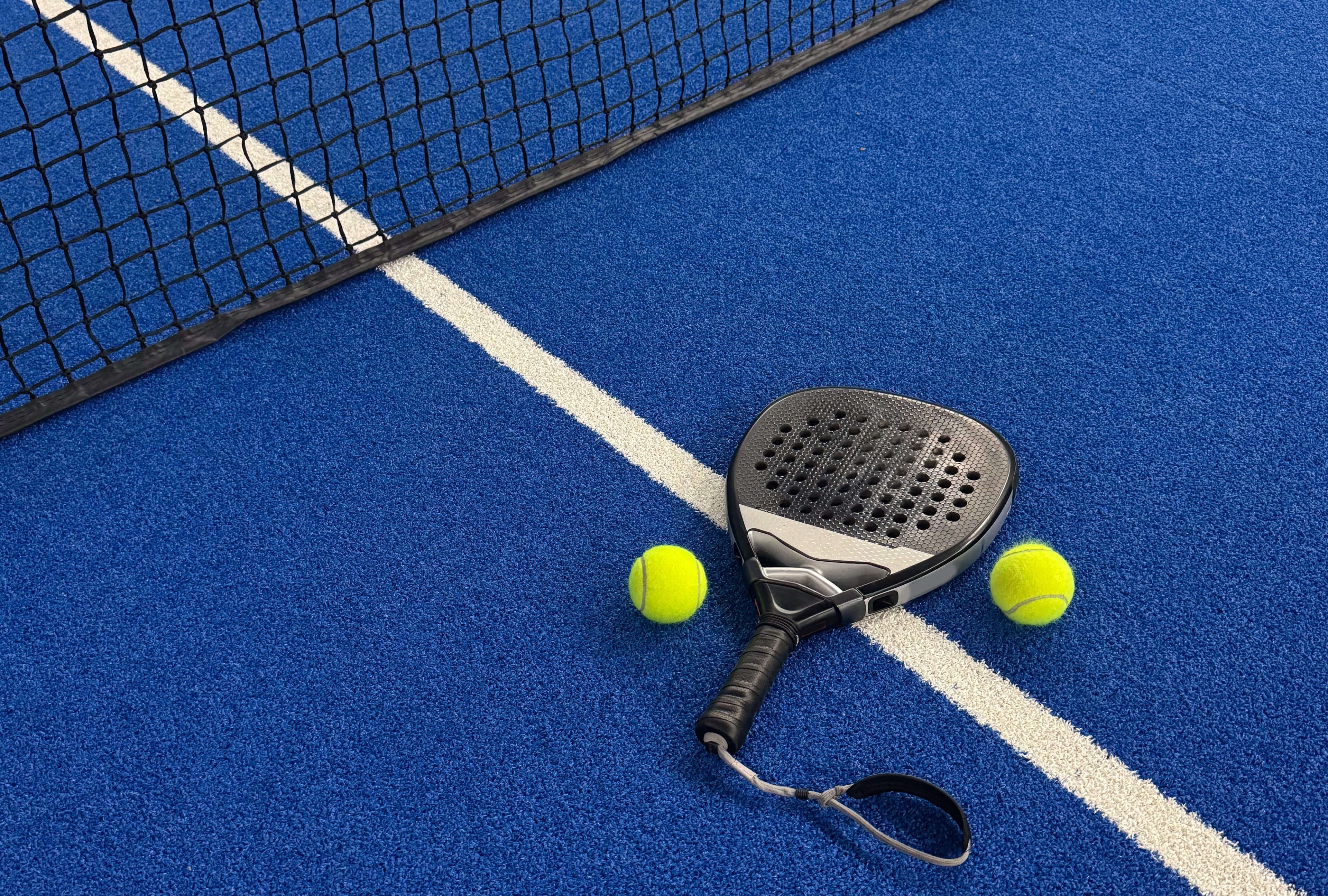Raquette et balles de Padel